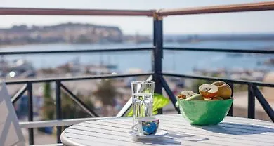 Aqua Marina Residences Hotell