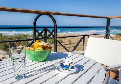 Aqua Marina Residences מלון